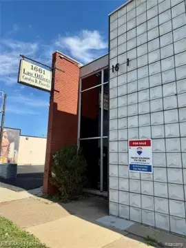 Wyandotte Office Building on Fort