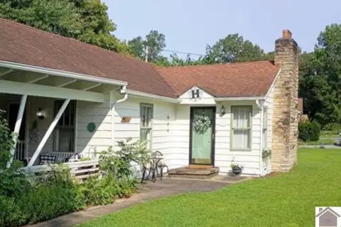 Versatile Duplex on Acreage