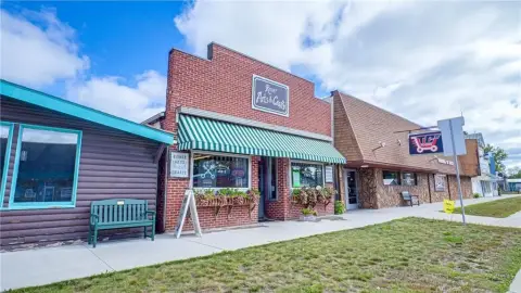 Prime Commercial Building in Remer