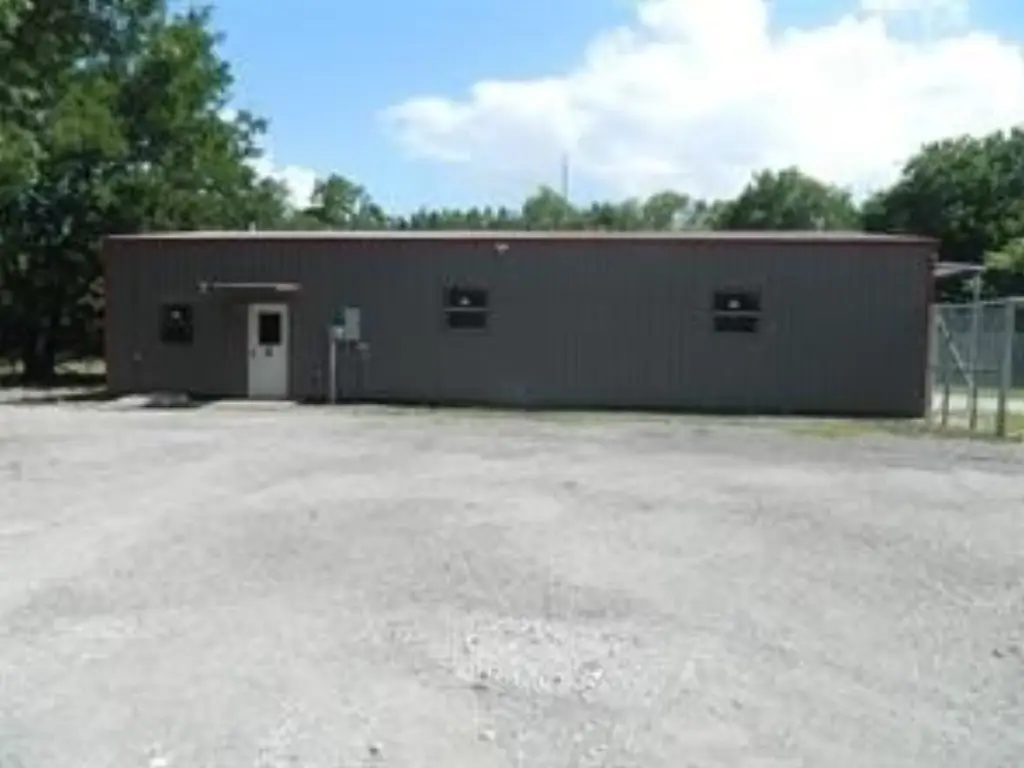 195 E Austin St, Leonard, TX 75452