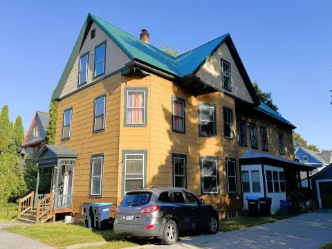 Victorian Duplex With Garage