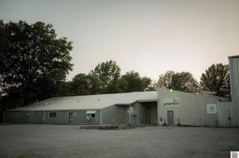 Industrial Building on 3.8 Acres