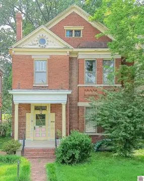 Victorian Building in Lower Town