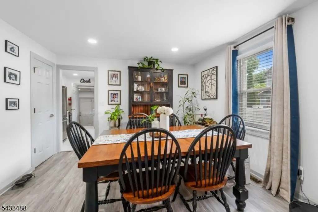 Picture 4