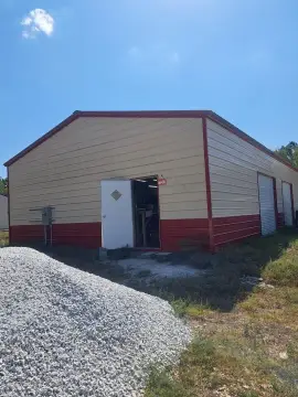 Auto Shop with Hydraulic Lift