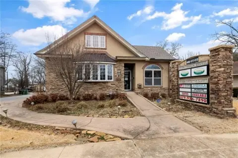 Rogers Office with Prime Location