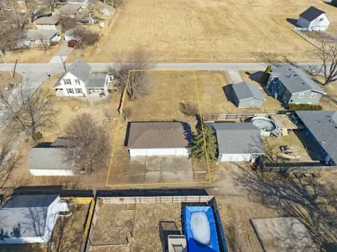 Prairie City Garage with Updates