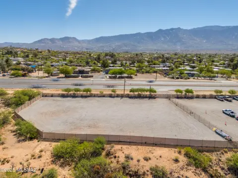 Improved Lot on Oracle Road