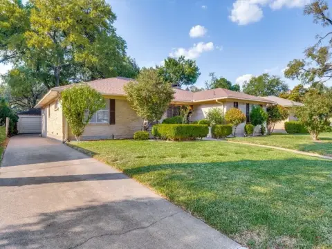 Updated Duplex in Dallas, TX