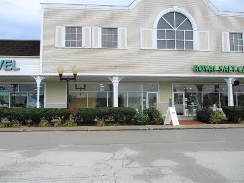 Retail Space in Busy Center