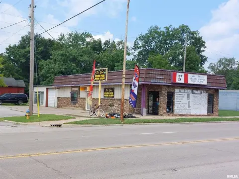 Commercial Building in High Traffic Area