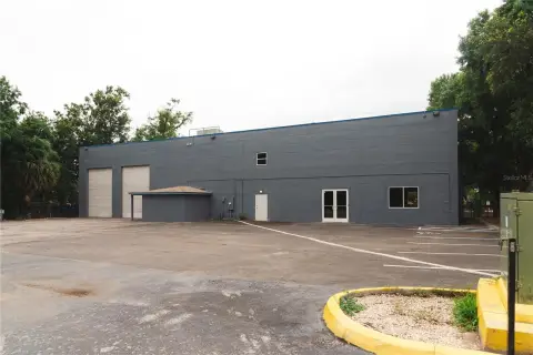 Tampa Showroom/Warehouse on Anderson Rd
