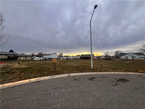 Residential Lot in Quiet Cul-de-Sac