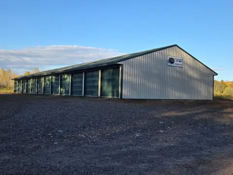 Self-Storage Facility with Adjustable Units