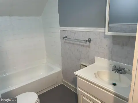 Renovated Duplex with Tenant Income