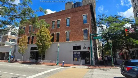 Iconic Charleston Restaurant and Bar