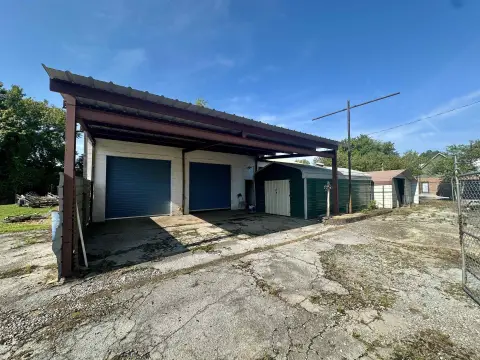 Fenced Flex Space with Carport