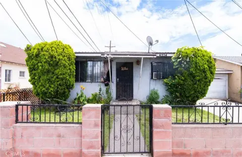 Front-Loaded Duplex with Two Units
