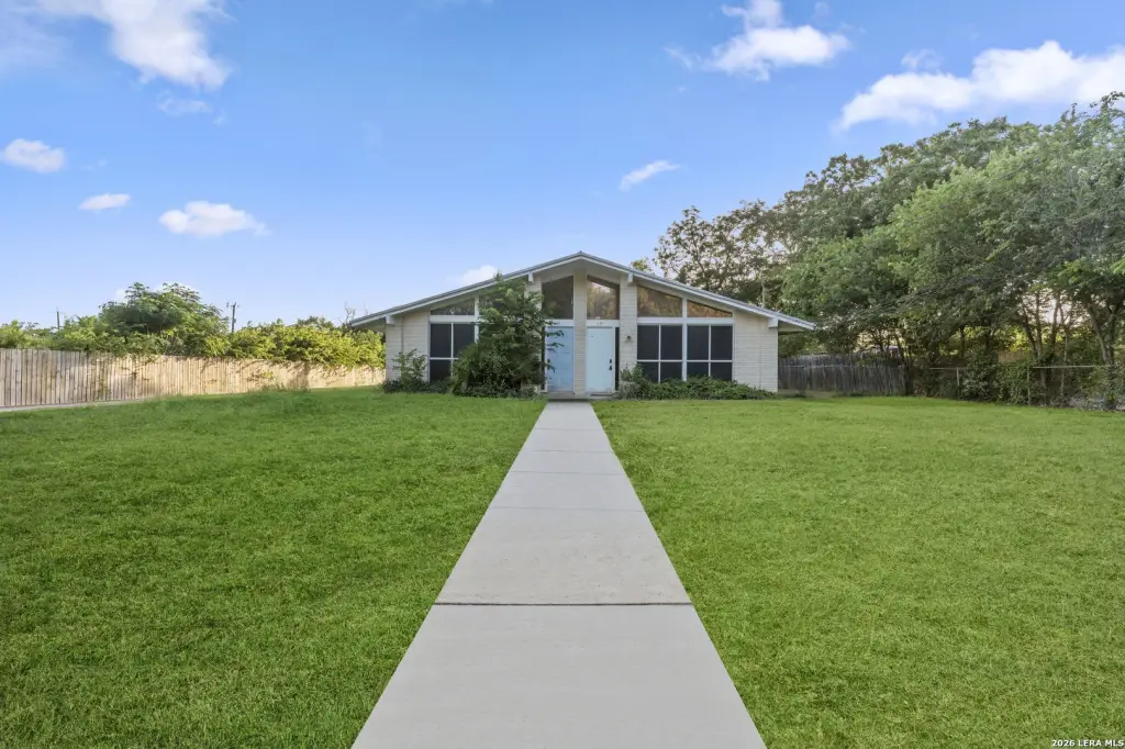 317-319 Gaiety Ln, Kirby, TX 78219