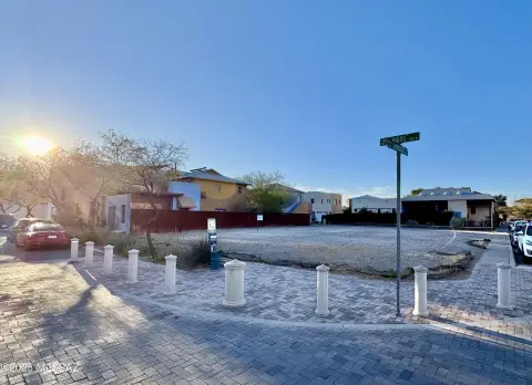 Residential Lot in Mercado District