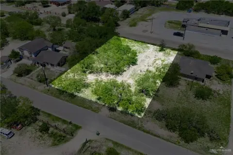 Spacious Residential Lot in Penitas