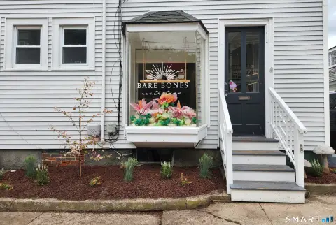 Charming Retail/Office in Stonington Borough