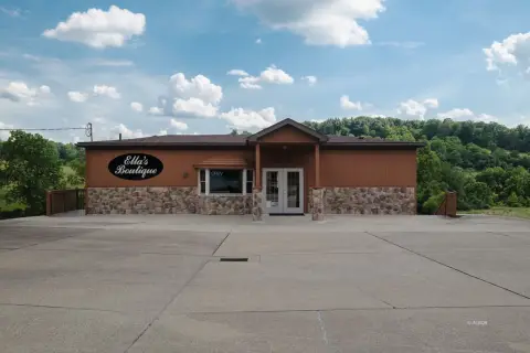 Versatile Commercial Building Near Gallipolis