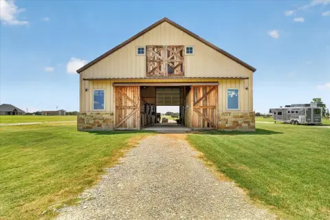Equestrian Ranch with Show Barn