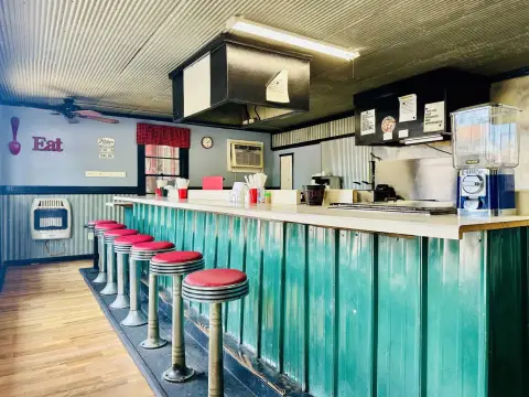 Downtown Selmer Corner Cafe