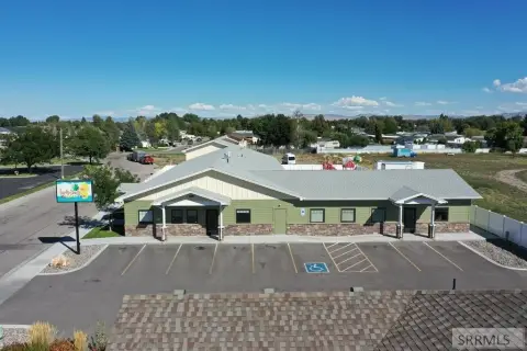 Blackfoot Commercial Building For Sale