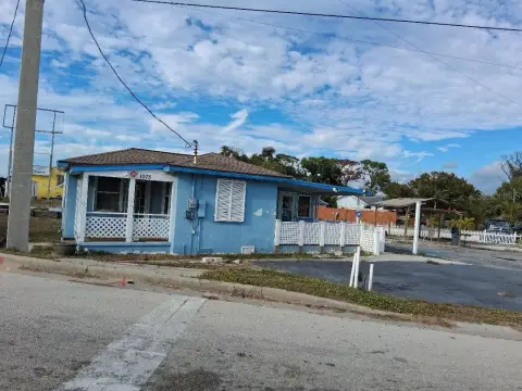 Commercial Space in High-Traffic Area