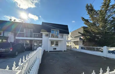 Colonial Home in Far Rockaway