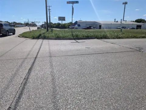 Commercial Land Near I-35W & 820