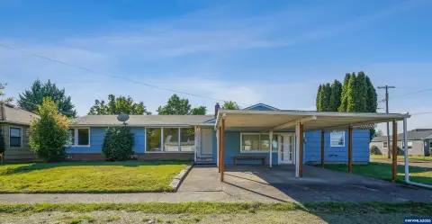 Salem Duplex on Corner Lot