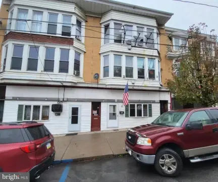 GIRARDVILLE Eight-Unit Apartment Building