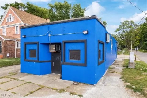 Established Bar in High-Traffic Akron