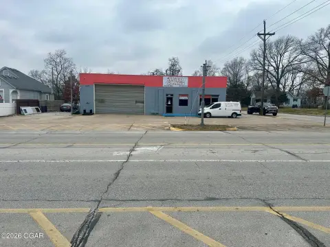 High-Traffic Commercial Property in Carthage