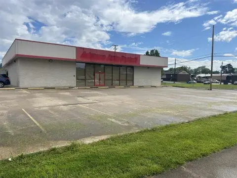 Commercial Building on Washington Blvd