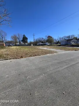 Commercial Lot in Prime Location