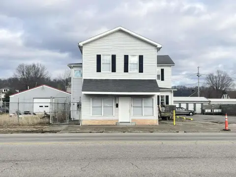6-Unit Apartment Building