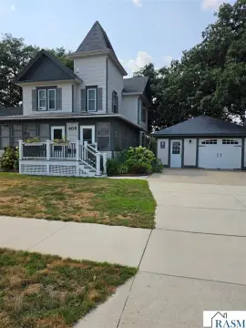 Two-Unit Duplex With River Views