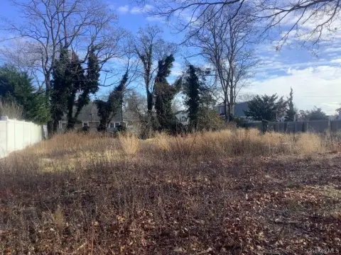 Residential Land in Patchogue, NY