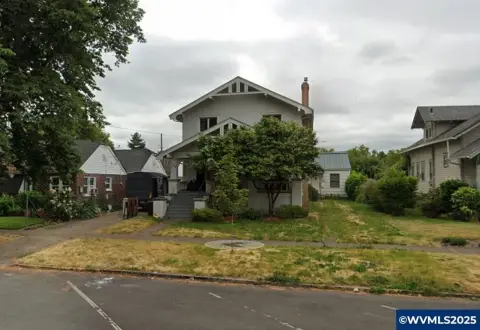 Charming Triplex Near Downtown Salem