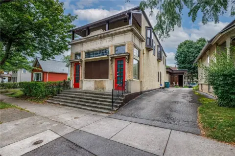 Remodeled Mixed-Use Property with Flexibility