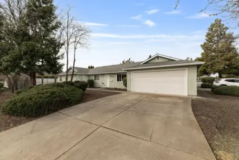 Central Point Duplex with Garages
