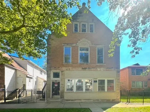 Chicago Brick Multi-Unit Building