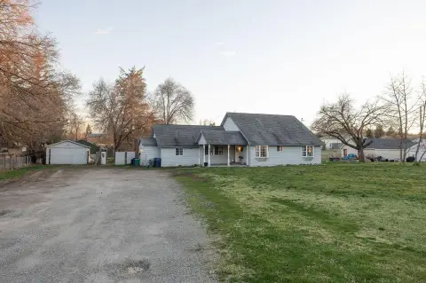 Spokane Valley Duplex on Large Lot