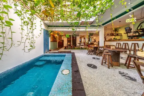 Multi-Unit Building with Restaurant Space