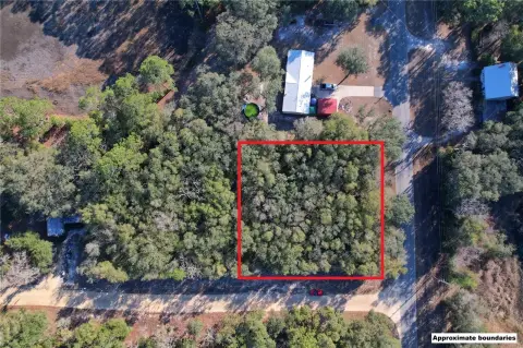 Residential Land in Interlochen, FL