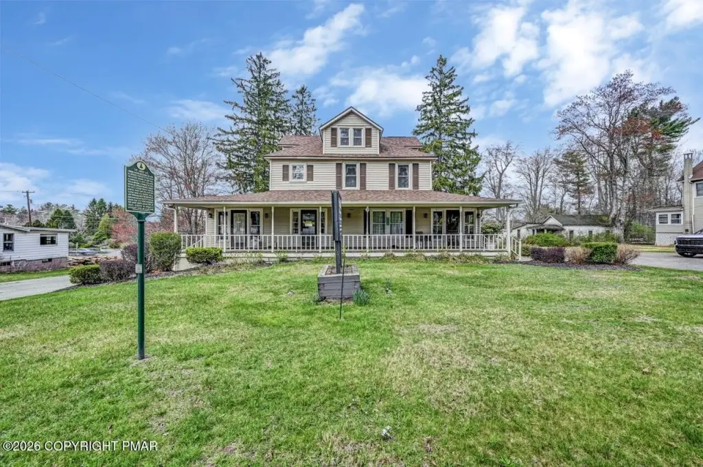 5119 Pocono Crest Rd, Pocono Pines, PA 18350